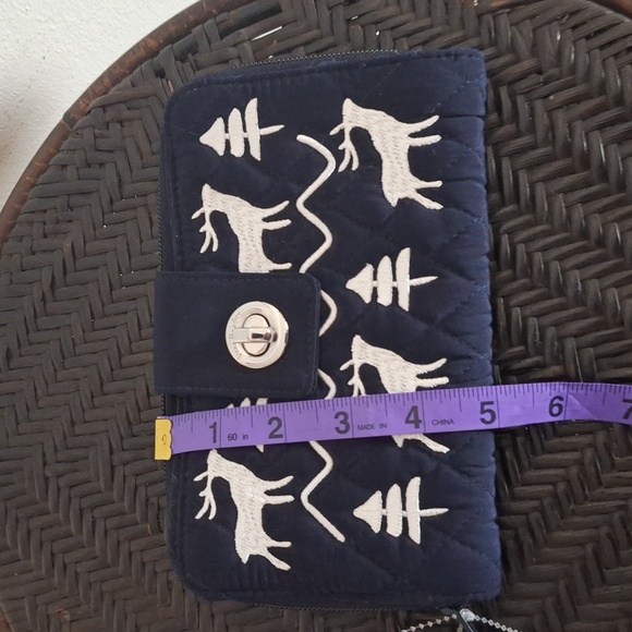 ❄️🆕Vera Bradley Turnlock RFID Wallet “Merry Mischief Snow Day❄️Navy Blue - Picture 12 of 13